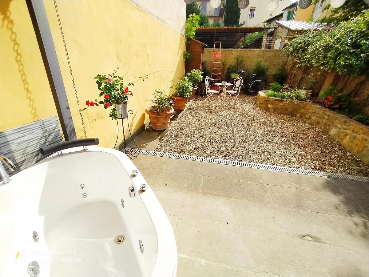 Appartamento Nadia'S Lovely Home - With Private Garden And Jacuzzi Firenze