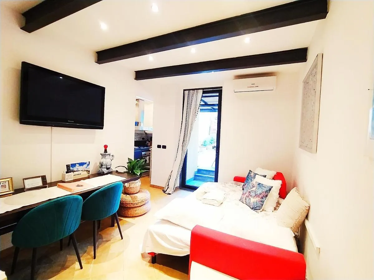 Nadia'S Lovely Home - With Private Garden And Jacuzzi Firenze Appartamento