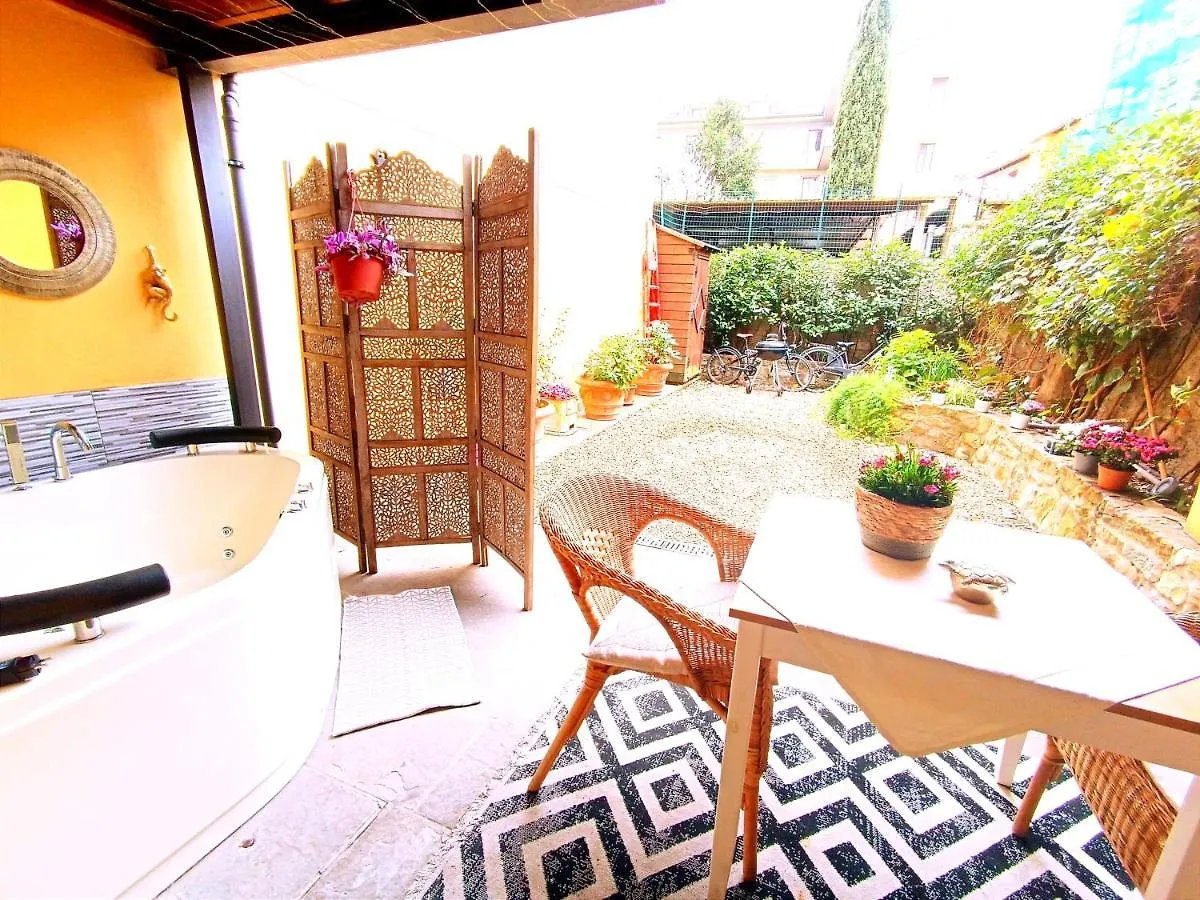 Appartamento Nadia'S Lovely Home - With Private Garden And Jacuzzi Firenze